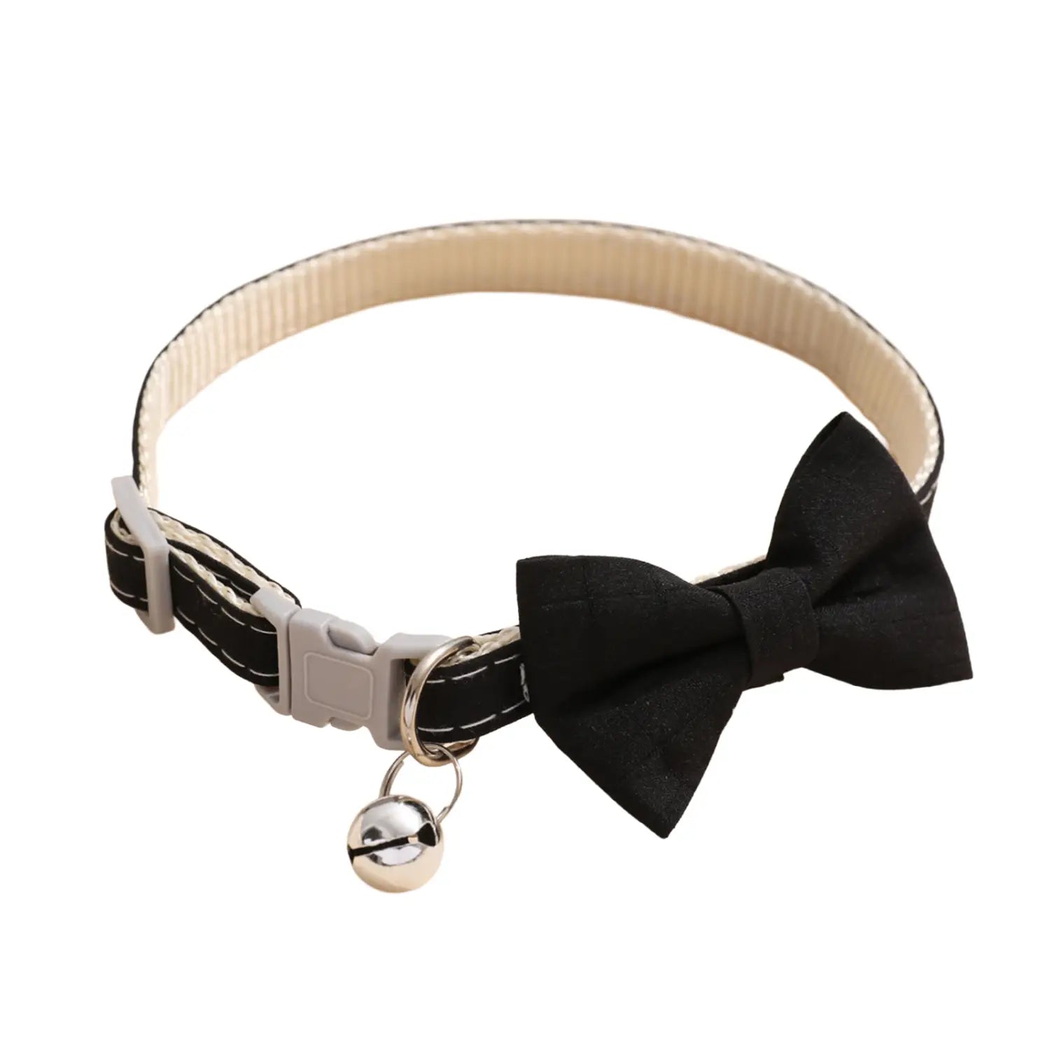 Schwarzes Stoff-Haustierhalsband mit verstellbarer Fliege (22–28 cm), silberner Glocke und grauer Kunststoffschnalle.