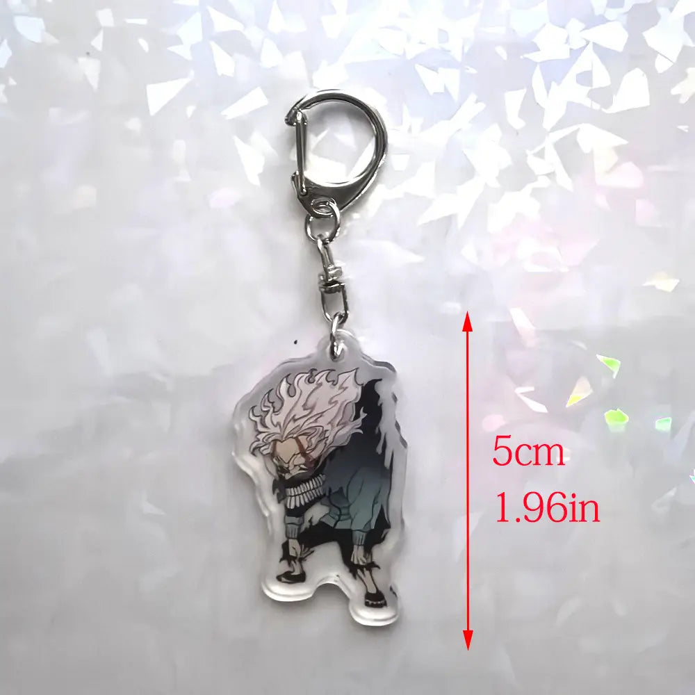 『ダンダダン』アニメのアクリルキーホルダー もも チビ ペンダントコレクションより、銀色のメタル金具に取り付けられた、ダークな衣装のトゲトゲした白髪の様式化されたアニメキャラクターのクリアアクリルキーホルダー。