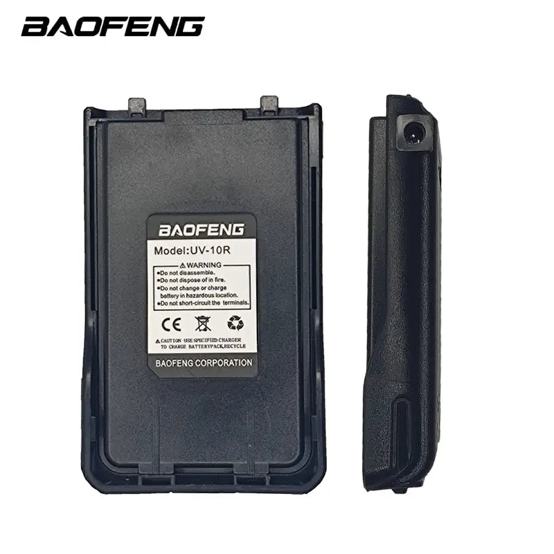 Schwarzes Baofeng-UV-10R-Funkgerät-Akkupack mit strukturierter Kunststoffummantelung und detaillierter Typenschildangabe der Modellinformationen für den UV-10R-Akku 4800 mAh USB zur Verwendung.