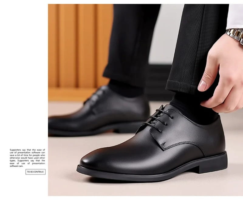 Schwarzer Lederschuh für Herren mit weißem Leder-Oxford-Design, poliertem Finish und klassischem Schnürdesign.