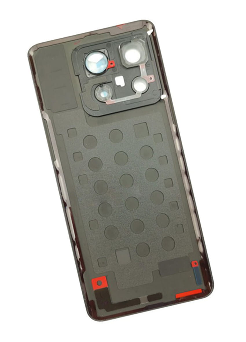ワンプラス 10T に適したスマートフォン用のダークグレーのプラスチック背面パネル。円形のくり抜きと、複数レンズを備えた長方形のカメラモジュールを備えます。