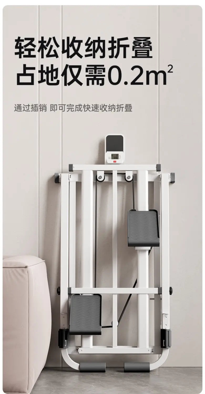 Machine d’escalier pliable blanche pour le fitness à domicile, équipement d’étape, avec repose-pieds rembourrés noirs et guidons pour les exercices en intérieur.