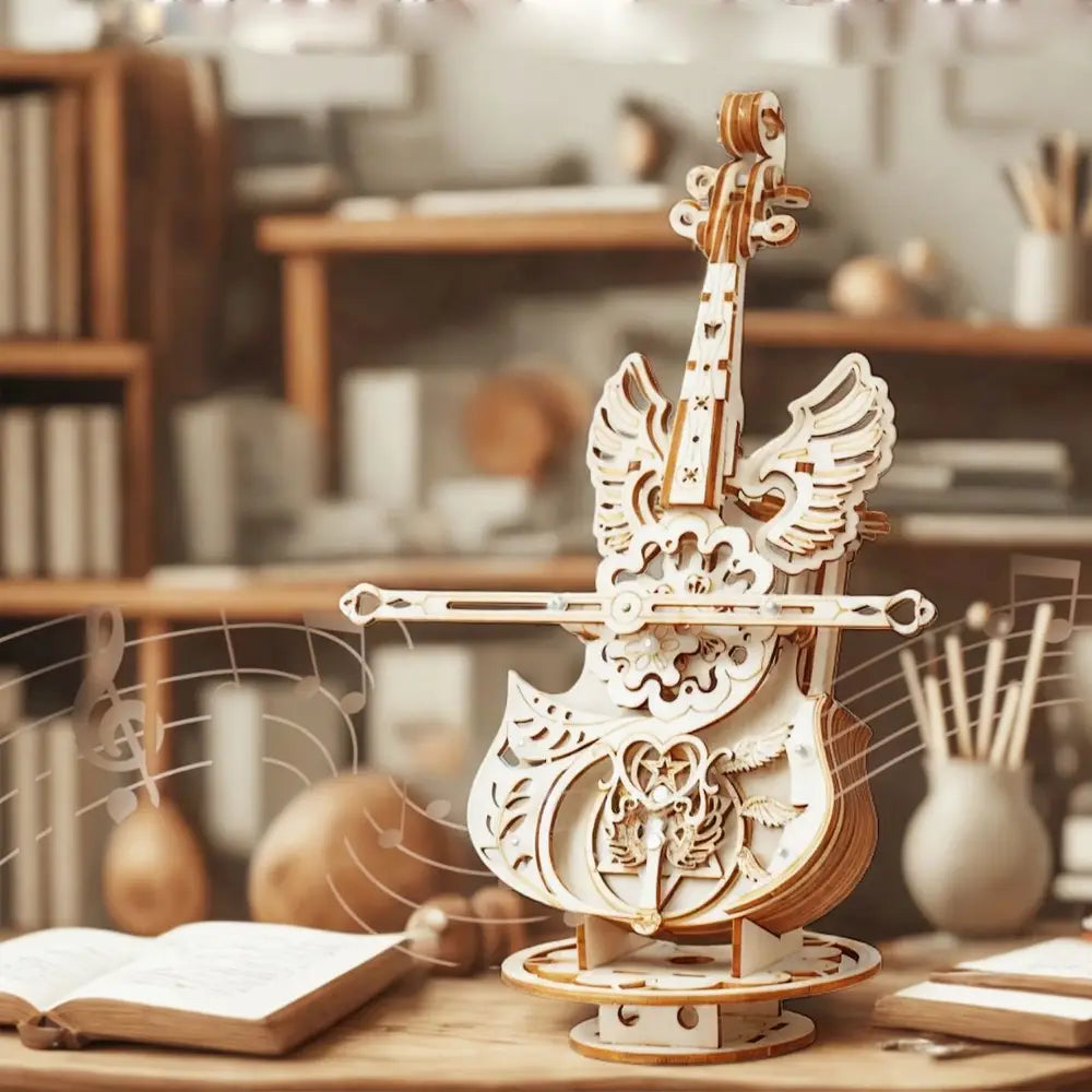 ein Klavier-Musikbox-3D-Holz-Puzzle-Bastelset mit einer kunstvoll gestalteten, hellfarbenen Holz-Violin-Musikbox-Modellvariante, mit aufwendigen Ausschnittmustern und flügelartigen Verzierungen