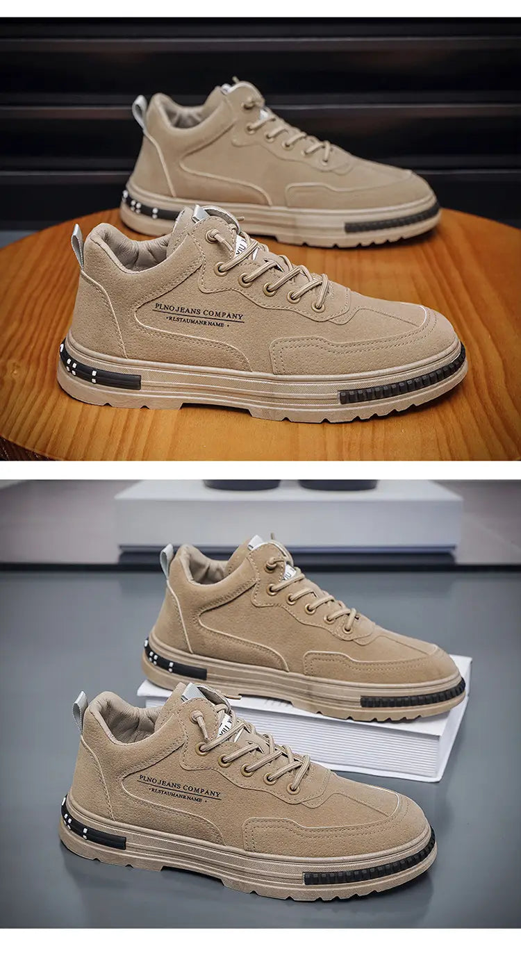 Zapatillas casual para hombre color beige de ante tipo botín alto con diseño de plataforma transpirable, suelas de goma negras y tachuelas decorativas a lo largo del talón, mostradas desde la parte posterior.
