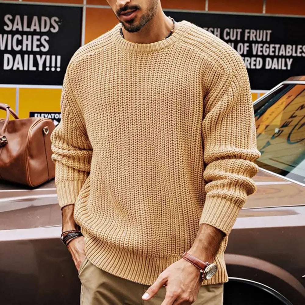 Beiger Rippstrick-Chunky-Strickpullover für Herren mit Crewneck-Pullover-Design und umgeschlagenen Bündchen, geeignet für einen lässigen Anlass.