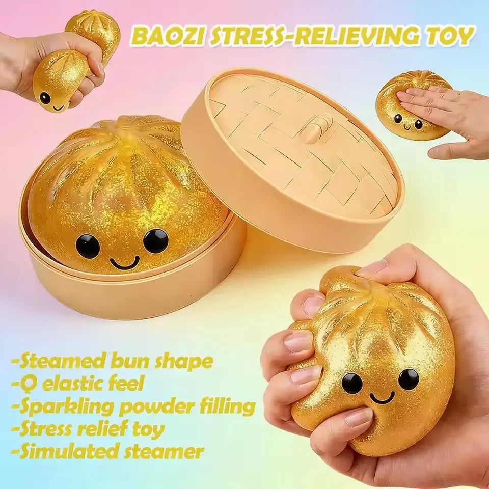 juguete exprimible de panecillo al vapor dorado con purpurina, con una carita sonriente en un recipiente para vapor, diseñado para aliviar el estrés y favorecer la relajación.