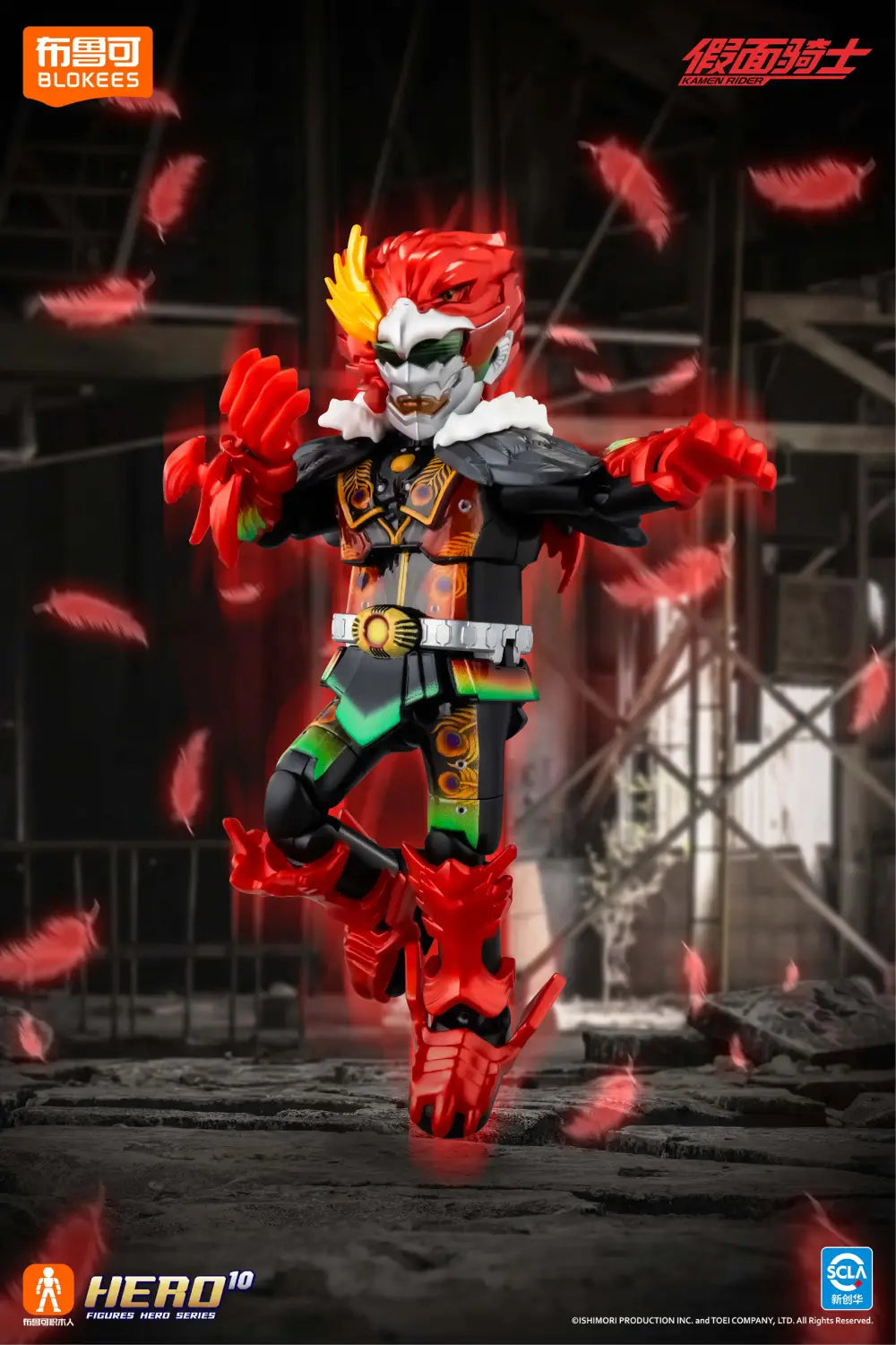 Figurine d’action Blokees Kamen Rider Star Edition en armure rouge et noire, avec un masque facial blanc, des accents dorés, une bordure verte au niveau des jambes et des effets évoquant des plumes rouges entourant la figurine.