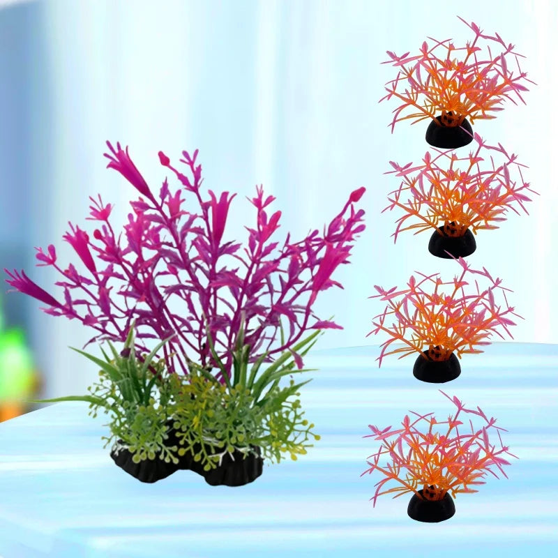 Simulierte Wasserpflanzen, 5-teiliges Aquarium-Dekor-Set mit leuchtend pinken, orangefarbenen und grünen Kunststoffpflanzen mit schwarzen Sockeln für die Verwendung im Aquarium.
