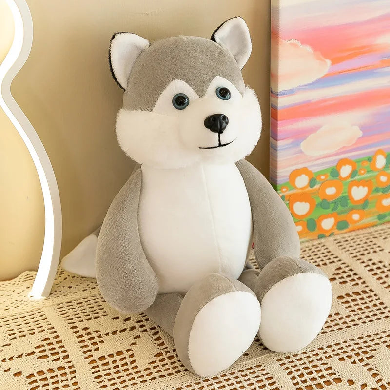 un animal de peluche de husky suave con pelaje gris y blanco, ojos negros tipo botón, nariz negra y una sonrisa cosida, de la colección de muñecos blandos de animales de la jungla.