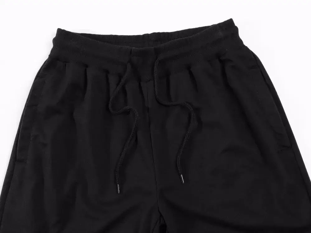 Herren-Adidas-Sweatpants für sportliches Joggen in Schwarz mit einem weichen, strukturierten Stoff sowie elastischem Bund und Kordelzug-Verschluss