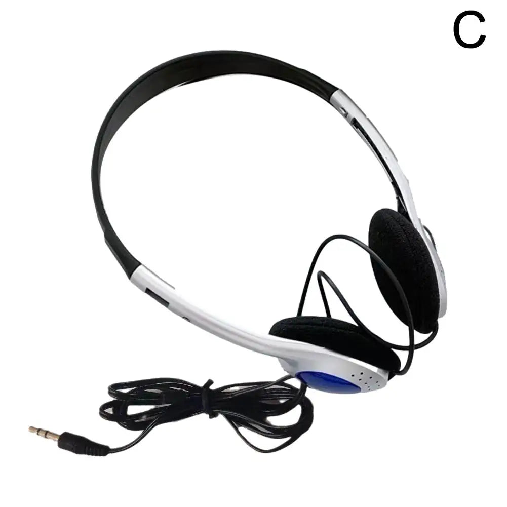 Casque d’écoute supra-auriculaire rétro filaire noir et argent avec accent bleu sur l’écouteur et coussinets d’oreille noirs rembourrés pour une écoute confortable.