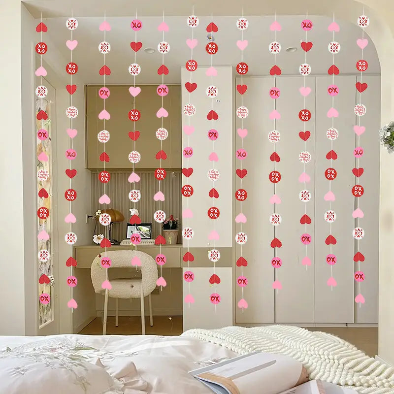 Guirnalda de corazones para San Valentín: pancarta con cortina colgante decorativa en forma de corazón rosa y rojo con acentos circulares blancos.