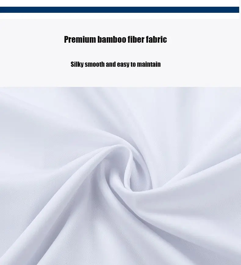 une chemise habillée classique à col français à poignets boutonnés blanche pour homme, confectionnée en fibre de bambou de qualité supérieure, au toucher lisse et soyeux, conçue pour être portée avec une broche de barre de col