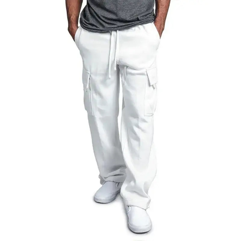 Pantalon cargo homme blanc en molleton, doté de plusieurs poches latérales et d’une taille à cordon de serrage