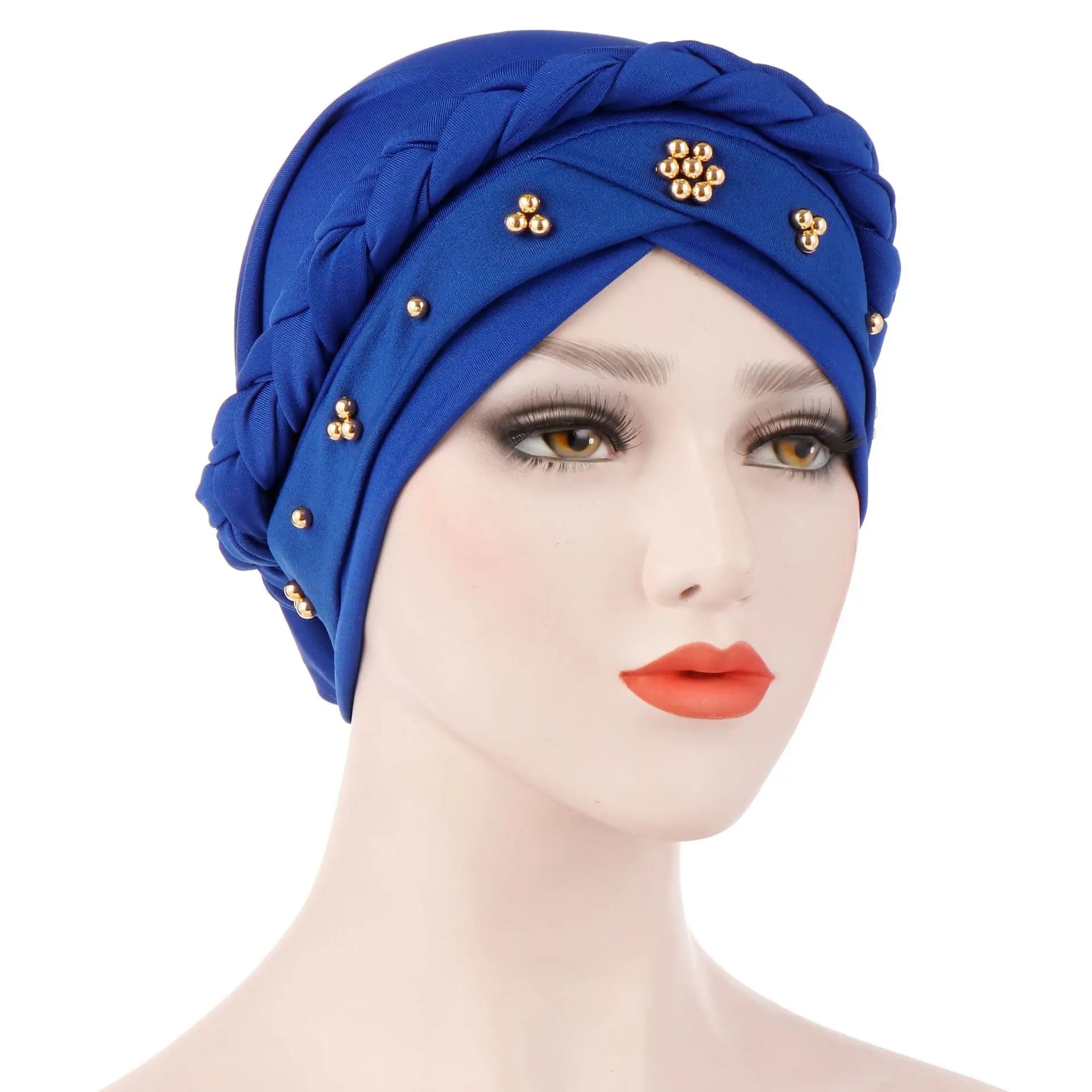 envoltura para la cabeza tipo turbante de hijab modal en azul real, con grupos de cuentas de tono dorado y diseño trenzado.