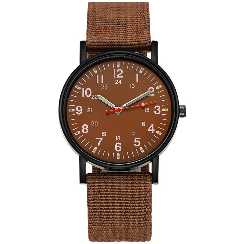 Militärisches Quarzarmbanduhr mit braunem geflochtenem Armband, passendem braunem Zifferblatt, schwarzem Gehäuse und silberfarbenen Zeigern.