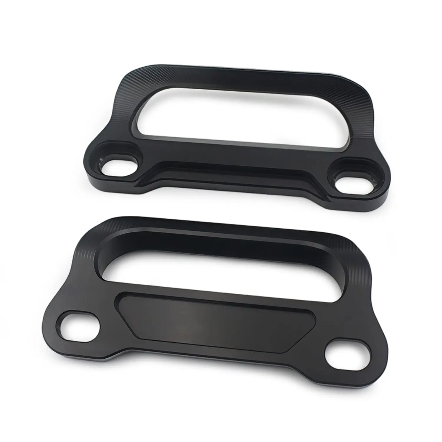 Schwarze matte Aluminium-Cfmoto 675srr CNC-Gepäckträgergriffe für den Soziusbetrieb mit strukturiertem Griffmuster und verstärkten Montagebohrungen.