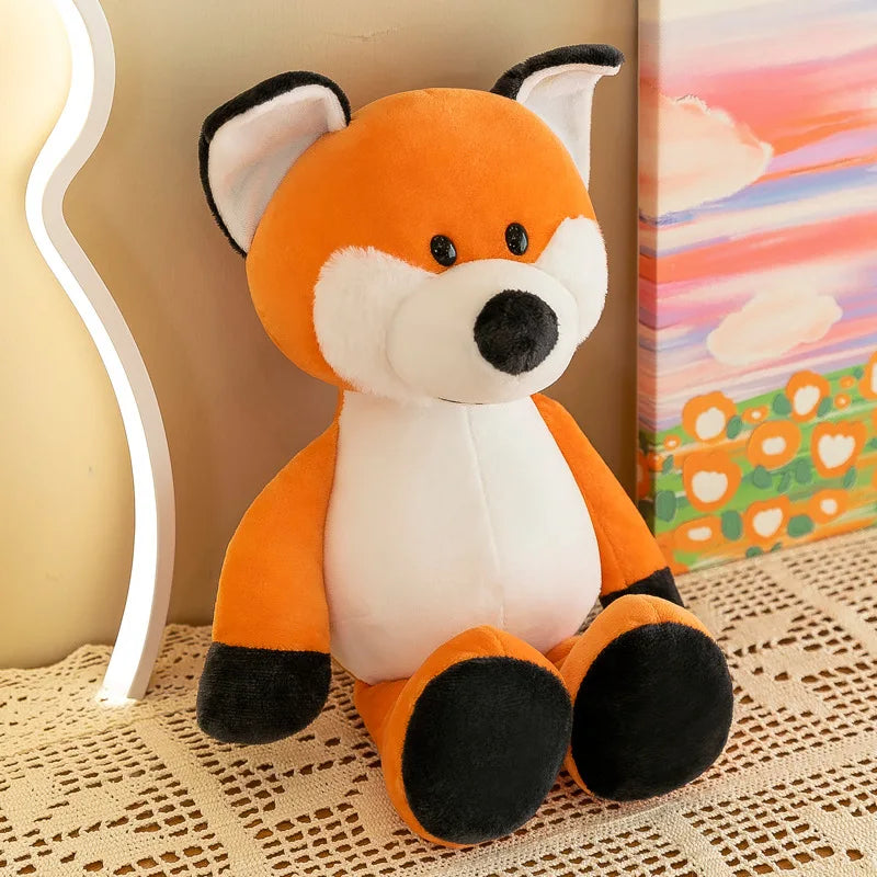 Peluchoso zorro de peluche naranja y blanco con detalles negros en las orejas, las patas y la nariz; muñeco suave acolchado de la colección de animales de la jungla de peluche.