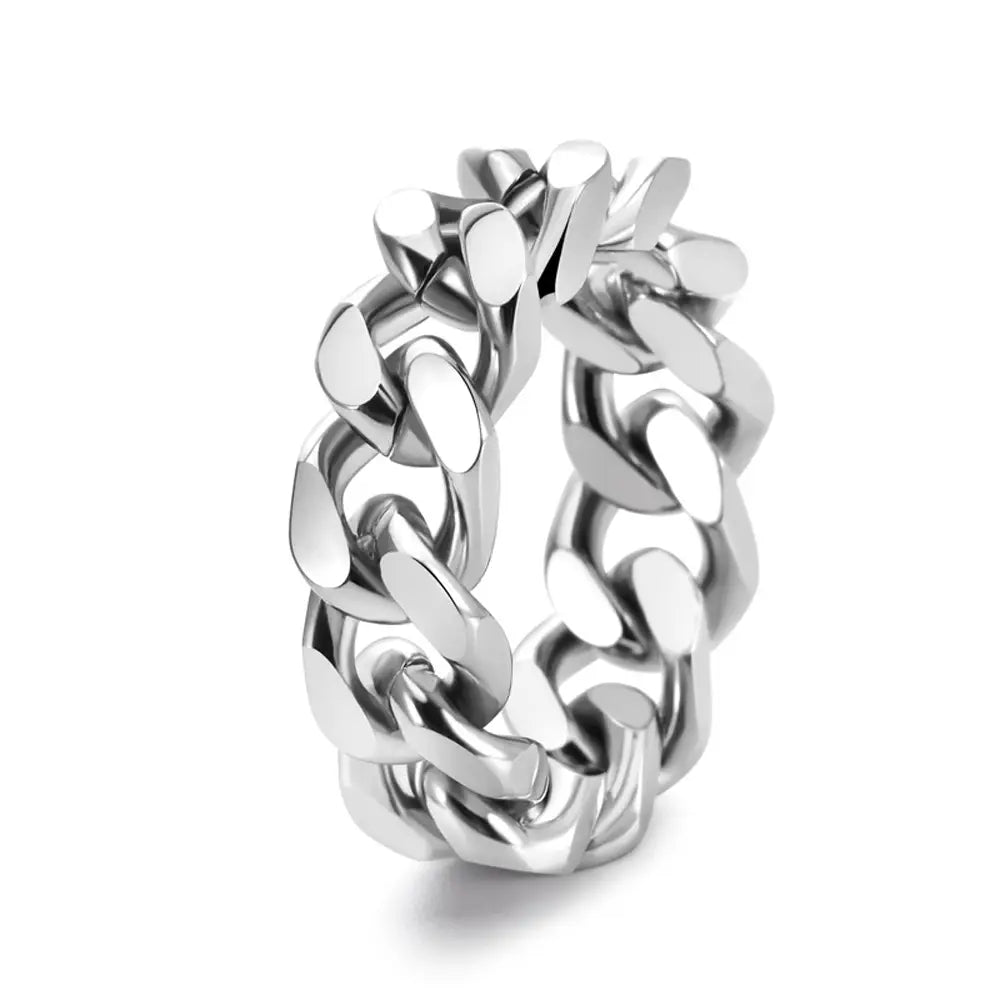 set de anillos de cadena cubana de acero titán con acabado plateado, con un diseño atrevido de enganche entrelazado hecho de acero inoxidable resistente.
