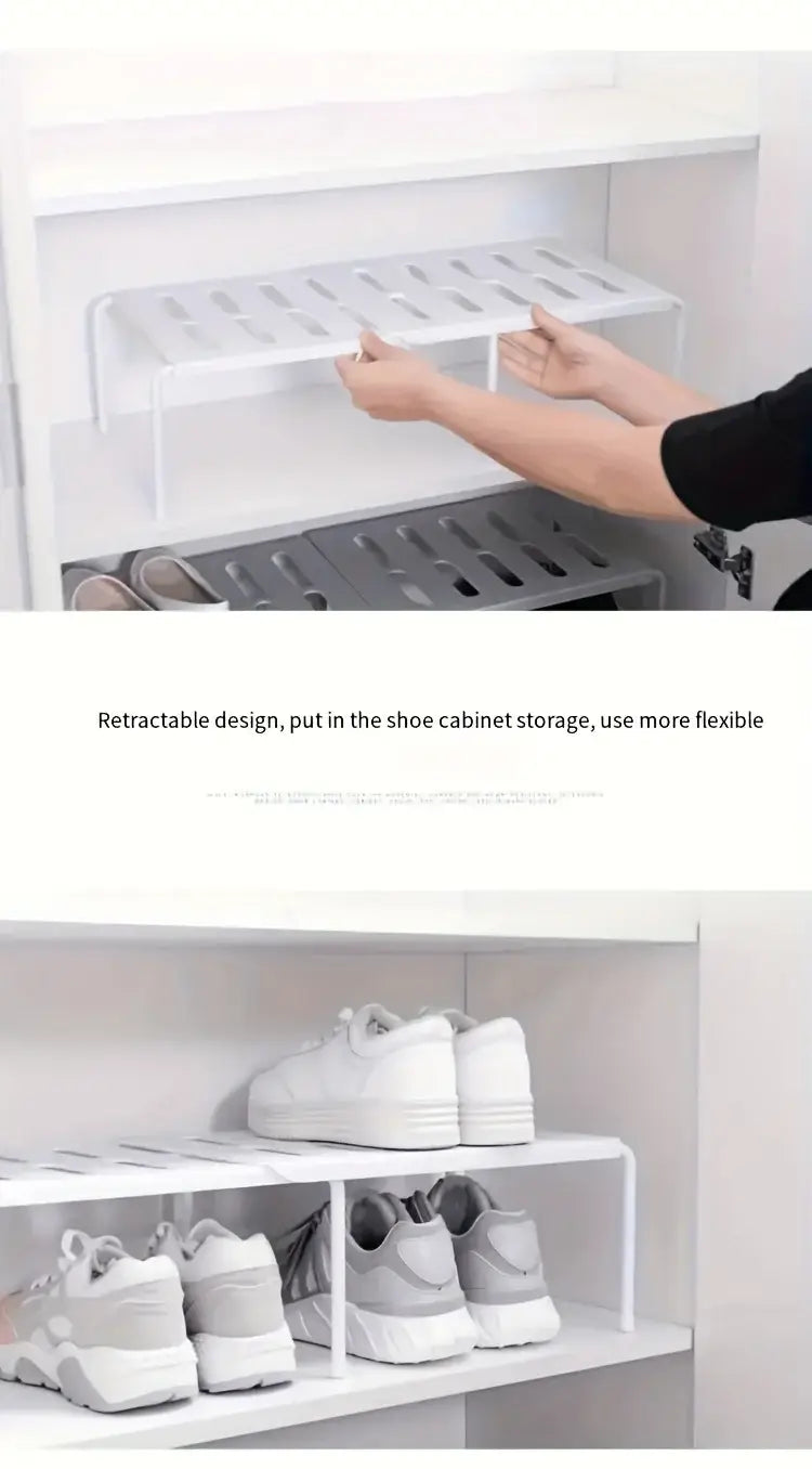 Porte-chaussures rétractable en plastique blanc, réglable, avec design à lattes, pour un rangement ordonné à plusieurs niveaux dans une armoire.