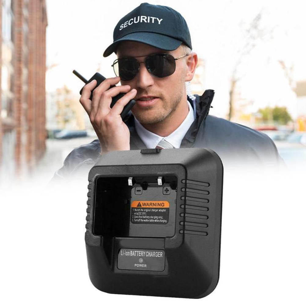Ladegerät-Basis aus schwarzem Kunststoff für UV-5R für Baofeng-Funkgeräte mit Warnhinweis und Einschalttaste.