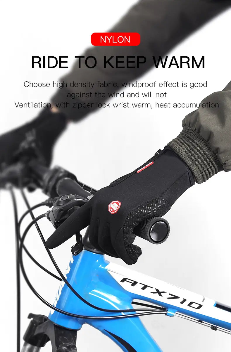 Guante de ciclismo con pantalla táctil a prueba de viento de nailon negro para hombres y mujeres, mostrado desde el reverso, con un logotipo rojo y agarre texturizado en la palma.