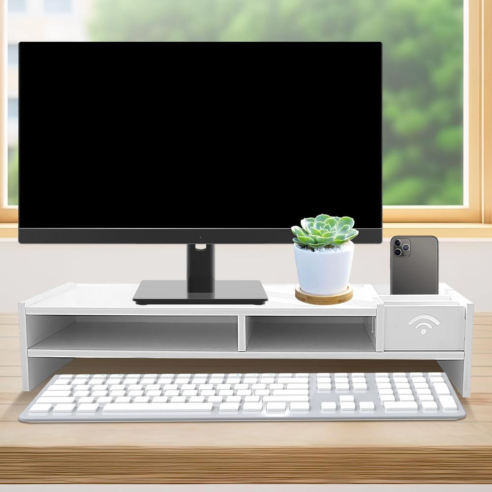 Elevador de monitor de tres niveles y estantería organizadora para escritorio en color blanco, con compartimento de carga inalámbrica y dos estantes de almacenamiento para una organización eficiente del espacio de trabajo.