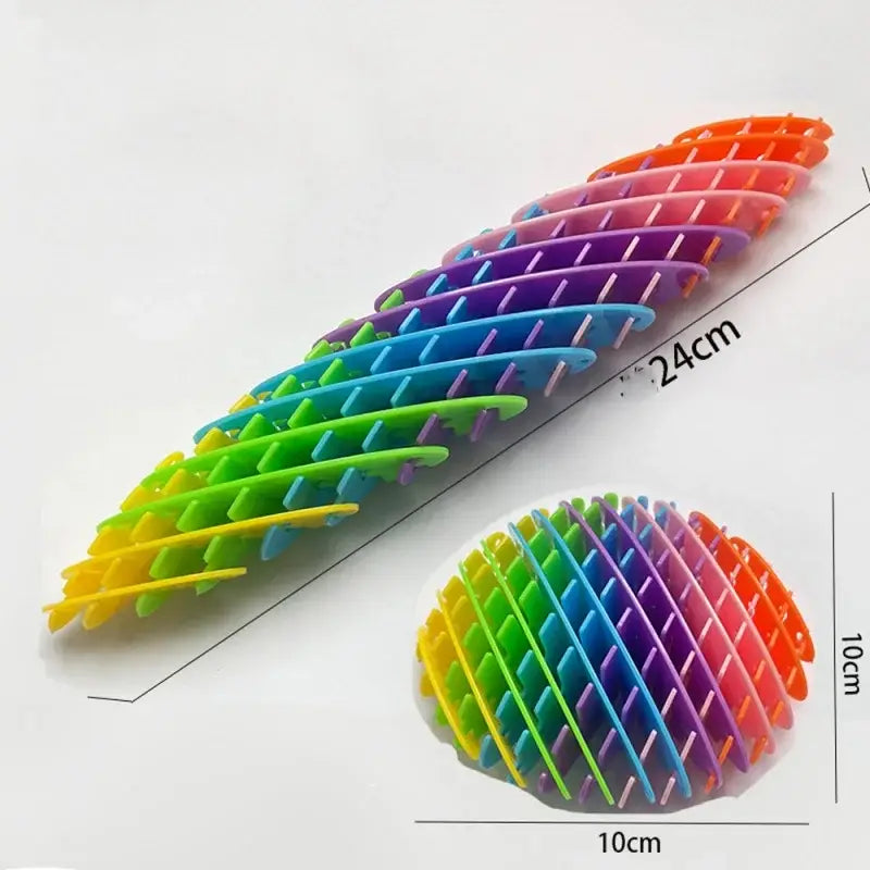 Elastisches Netz-Sinnes-Fidget-Wurmspielzeug mit regenbogenfarbenen, gegliederten Kunststoffsegmenten in einem spiralförmigen Design zur taktilen Stresslinderung.