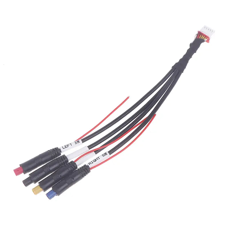 Cable de cámara de salpicadero negro de 12 pines para radios Android, que muestra el lado posterior con cables codificados por colores y conectores etiquetados para los lados izquierdo y derecho