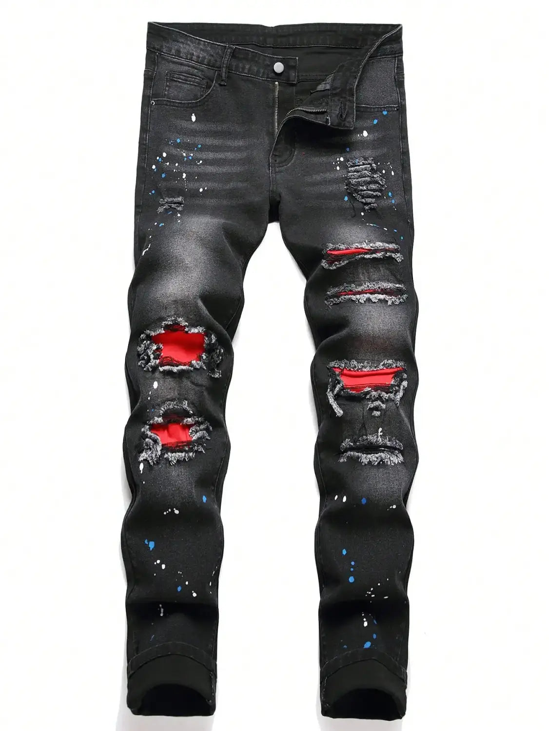 Jeans denim noirs skinny extensibles déchirés Y2K pour hommes, présentant des accents audacieux en tissu rouge et des détails d’éclaboussures de peinture bleue.