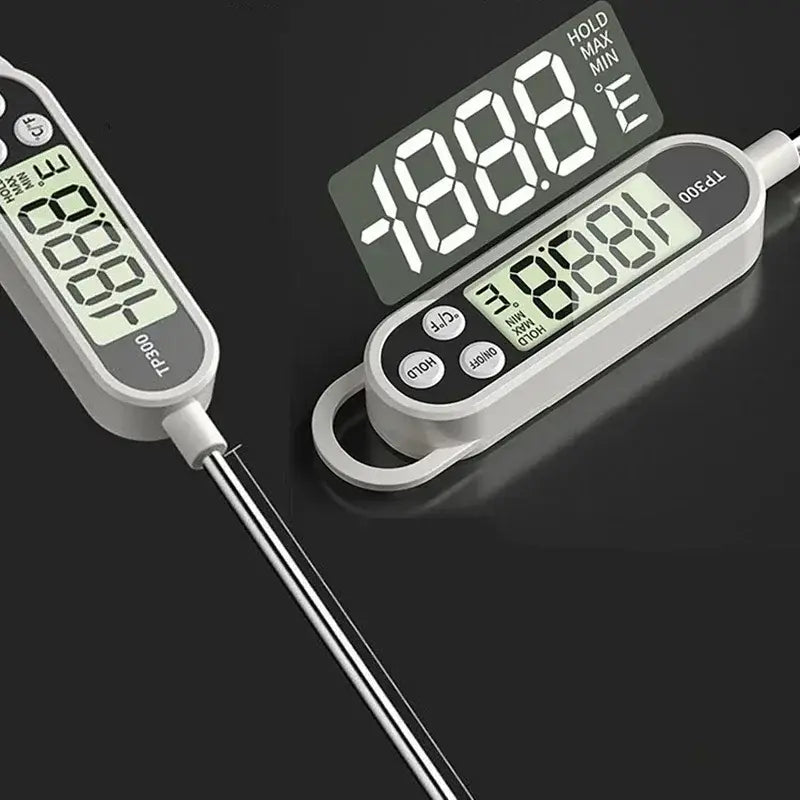 Weißes digitales Fleischthermometer TP300 mit silbernem Lebensmittel-Fühler und schwarzen Tasten für Sofortmessungen der Temperatur.