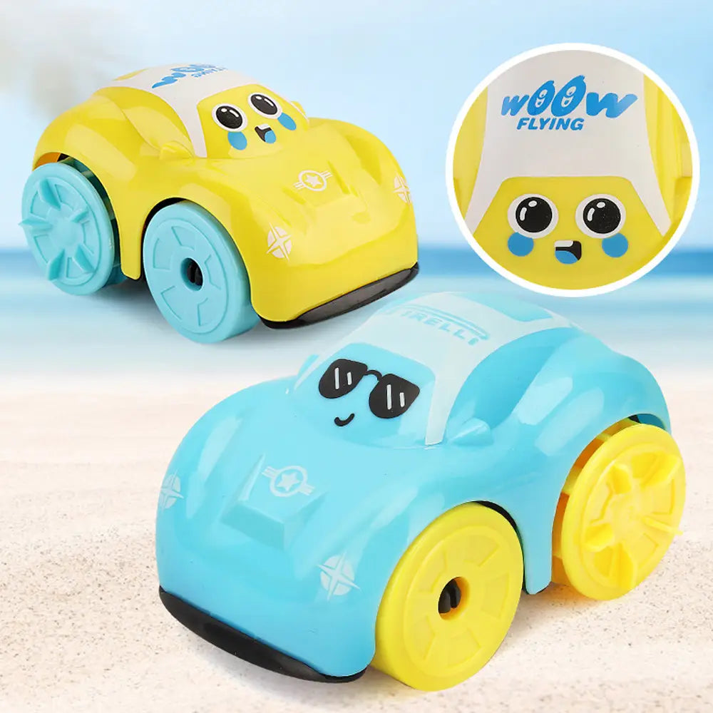 Spielzeug für das Entenbad mit Uhrwerk für Kleinkinder mit gelben und blauen Kunststoff-Spielzeugautos mit Cartoon-Gesichtern, eines mit Sonnenbrille, für das Spielen im Wasser.
