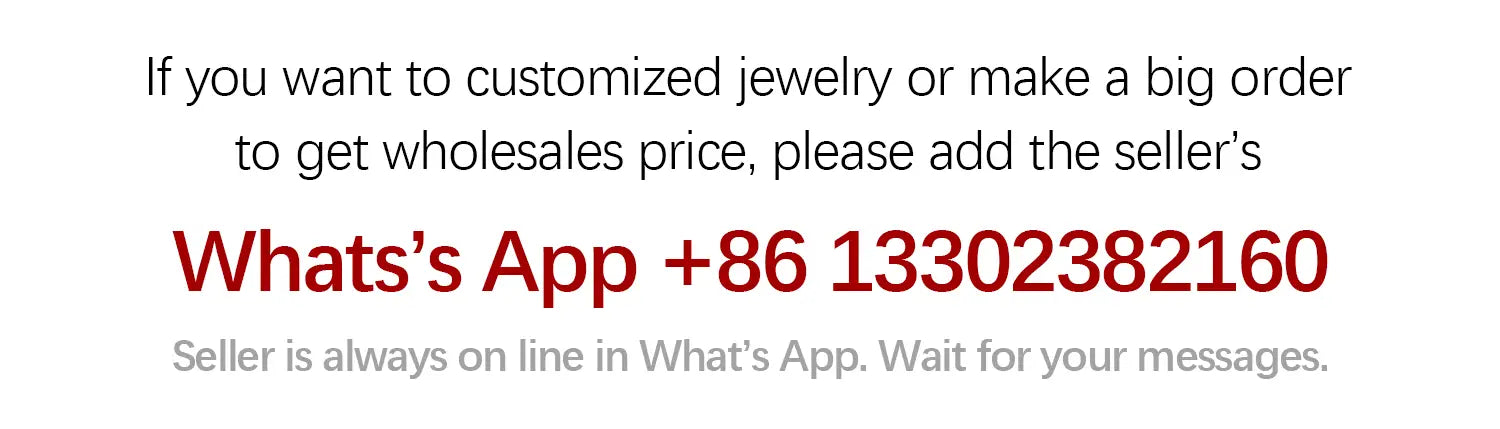 Texte rouge sur fond blanc fournissant un contact WhatsApp pour des commandes personnalisées et des prix de gros d’un ensemble de bague de fiançailles en diamant de laboratoire ovale, assorti, en or.