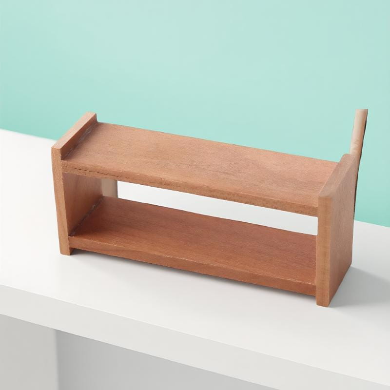 Ein minimalistisches zweistufiges Holz-Puppenhausregal mit warmem natürlichem Finish und klaren Linien.