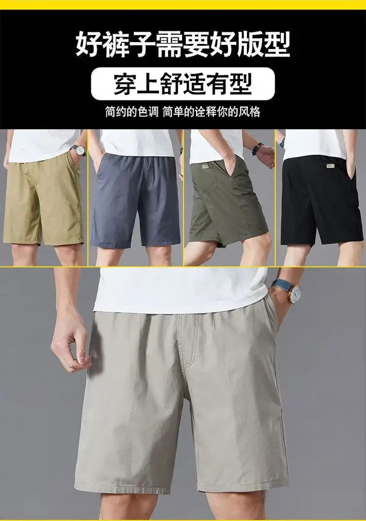メンズ向けのベージュの純綿カーゴショーツで、リラックスフィットと複数のポケットを備え、カジュアルな夏の着用を想定して設計されています。