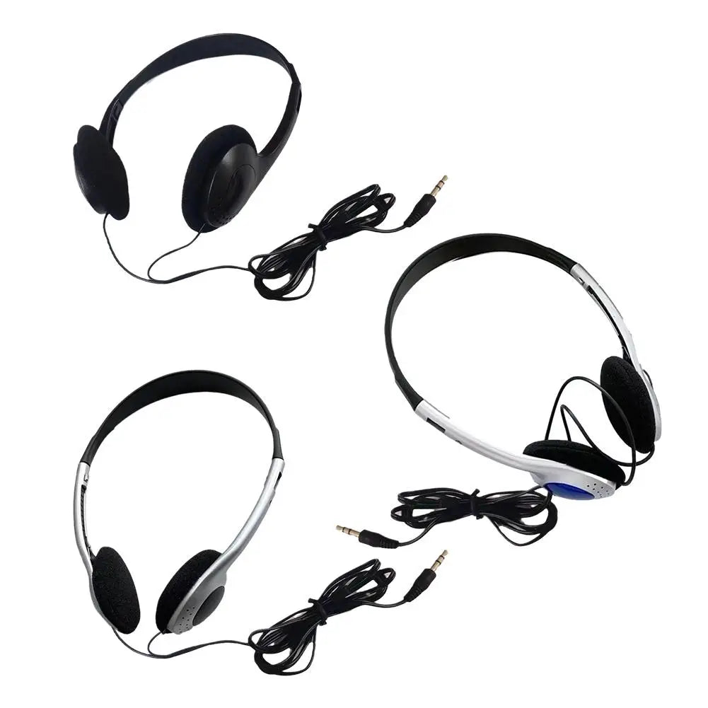 Casque d’écoute supra-auriculaire rétro filaire noir et argent avec coussinets d’oreille rembourrés, arceau réglable et câble de prise audio 3,5 mm pour une connexion filaire.