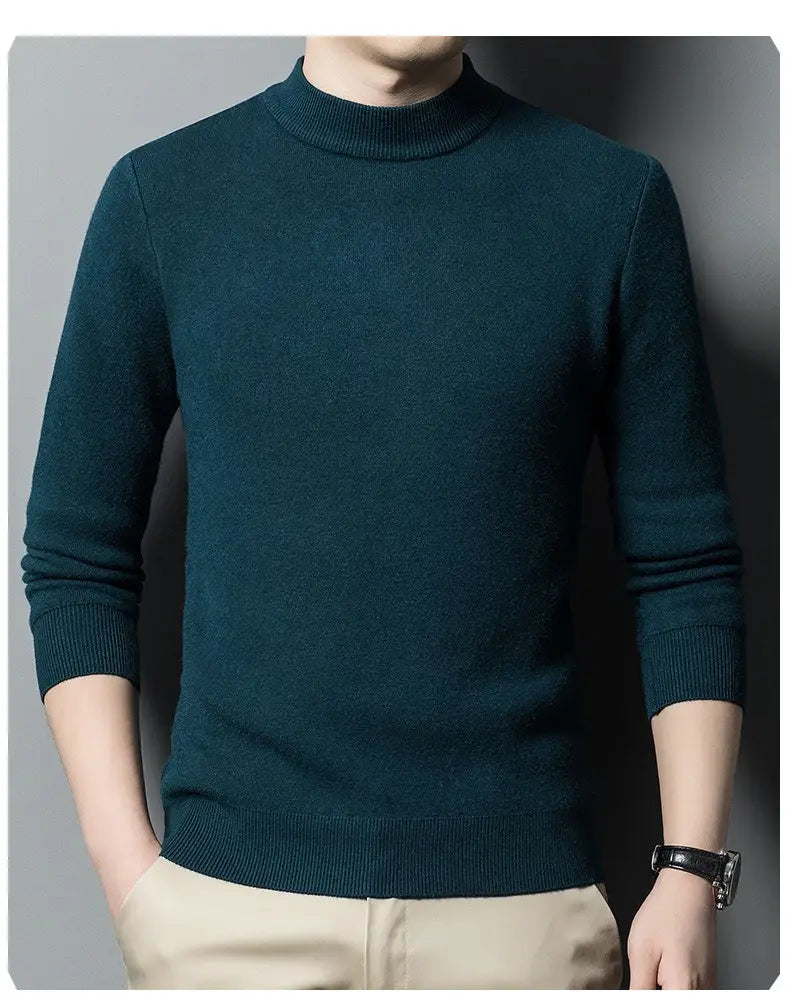 Dunkelgrüner (Petrol-) Herren-V-Ausschnitt-Strickpullover mit gerippten Bündchen und Saum, als lässiger Winterpullover gestaltet.