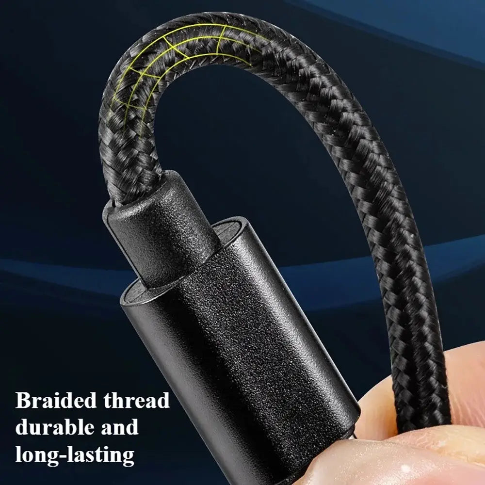 Câble USB C de charge rapide tressé noir avec connecteur texturé et robuste pour le transfert de données et la délivrance de puissance.