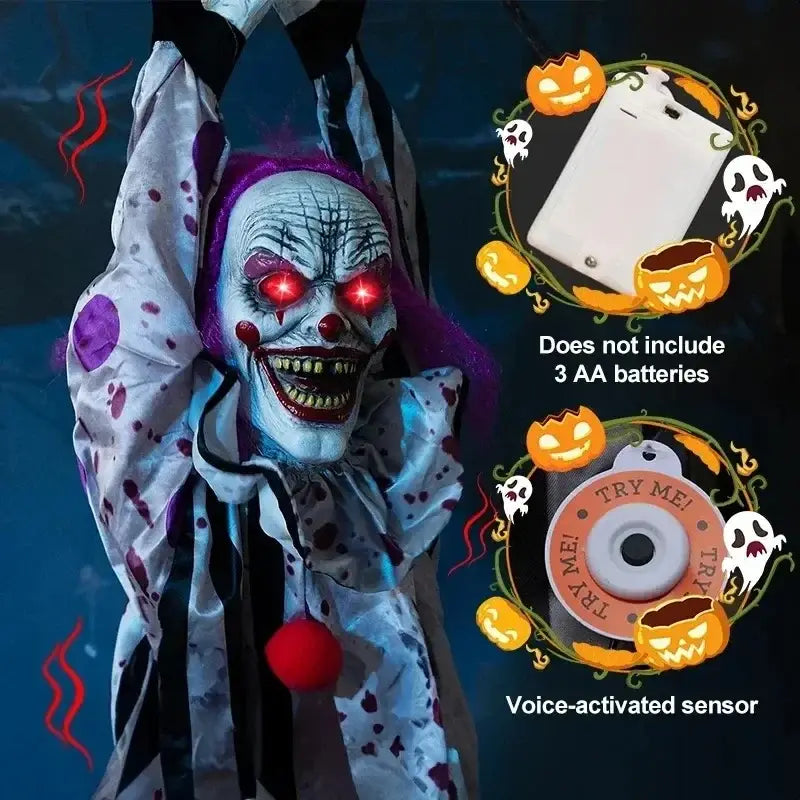 Una figura decorativa colgante de payaso animado de Halloween intimidante, con ojos rojos luminosos, cabello morado y un rostro blanco pintado con grietas negras y salpicaduras de apariencia sanguinolenta.