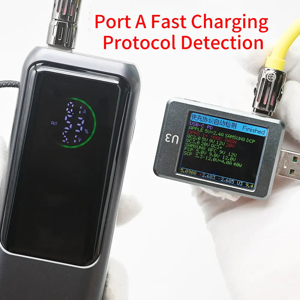 Schwarzes rechteckiges USB-C-Schnelllade-Protokollerkennungsgerät mit digitaler Anzeige zur Darstellung von Spannungs- und Stromwerten für den PD-100-W-Schnelllade-Powerbank-DIY-Bausatz