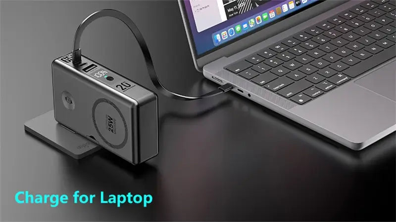 Batterie externe sans fil magnétique métallique argentée avec plusieurs ports USB et sortie d’alimentation de charge rapide 25 W conçue pour une charge efficace des appareils.