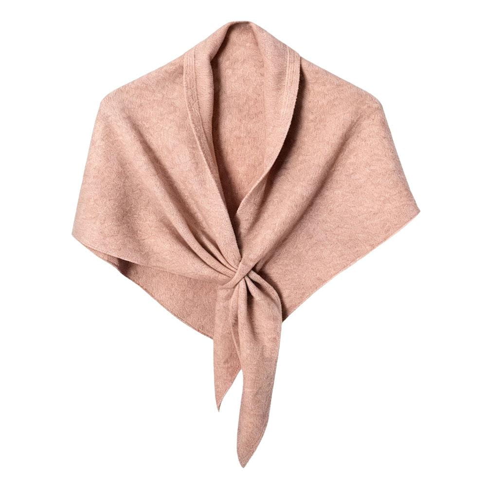 Écharpe châle triangulaire en maille tricotée pour femmes, pour l’hiver, en rose blush pâle et douce, texturée, nouée en son centre.