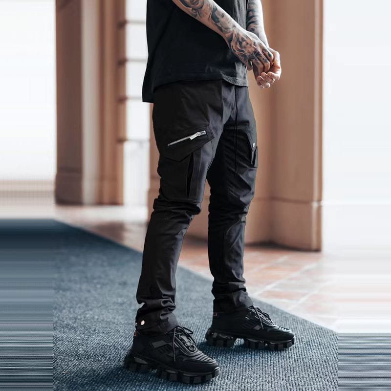 Herren-Tactical-Cargohosen in Schwarz mit mehreren Taschen und Reißverschluss-Details, geeignet für den Freizeitgebrauch.