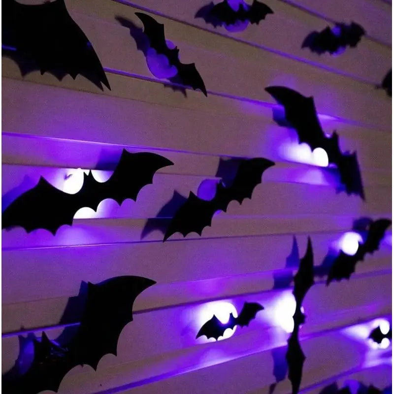 lámpara de noche LED estereoscópica con forma de murciélago, de material PET, con iluminación morada en estado luminoso.