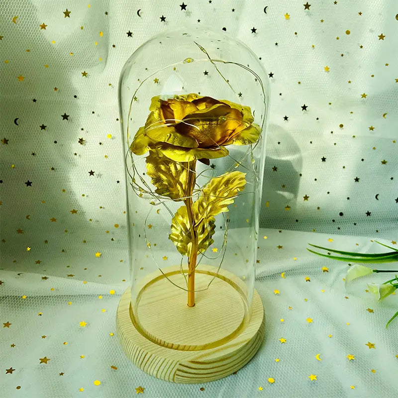 Geschenk „Eternal Gold Rose Glass Dome LED Light“, mit einer goldenen Rose, umschlossen in einer klaren Glaskuppel mit einem Holzsockel.