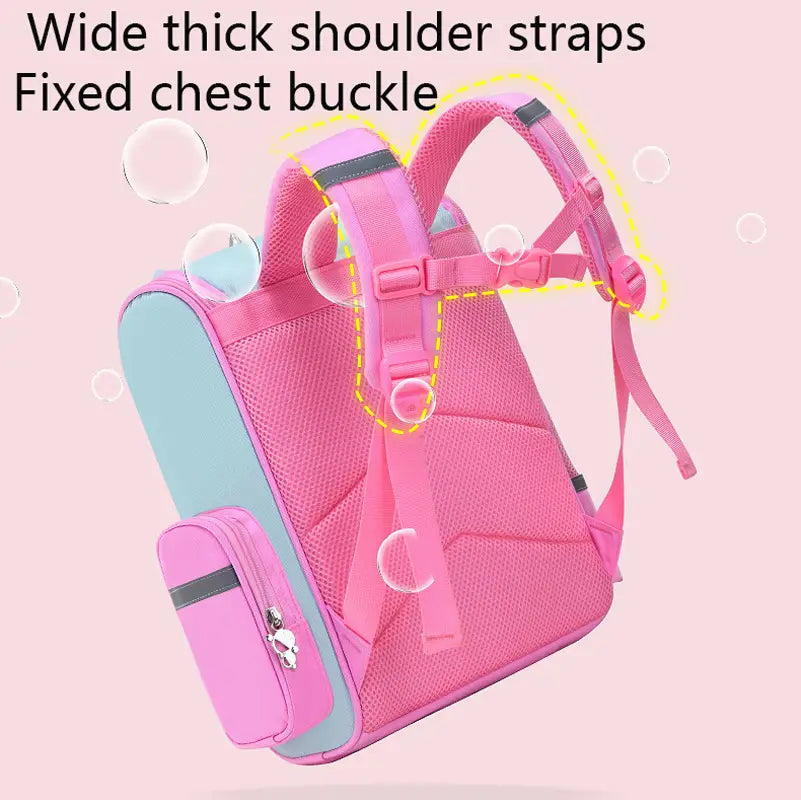 Rosa- und hellblauer Einhorn-Schulrucksack für Mädchen mit breiten, dicken Schulterträgern und festem Brustverschluss, von der Rückseite dargestellt