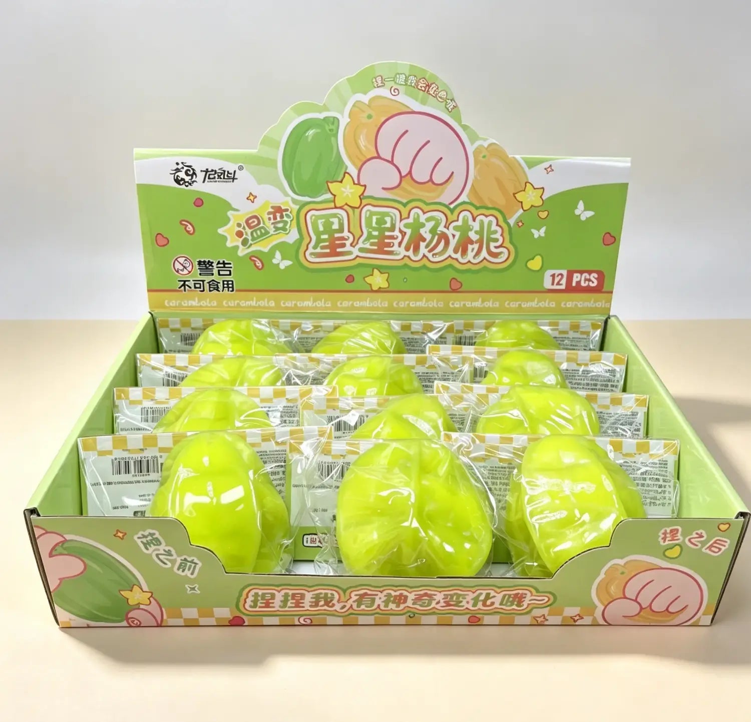 Juguete blando de fruta estrella que cambia de temperatura, color verde lima brillante, envasado en una caja de exhibición colorida diseñada para aliviar el estrés y para el juego sensorial.