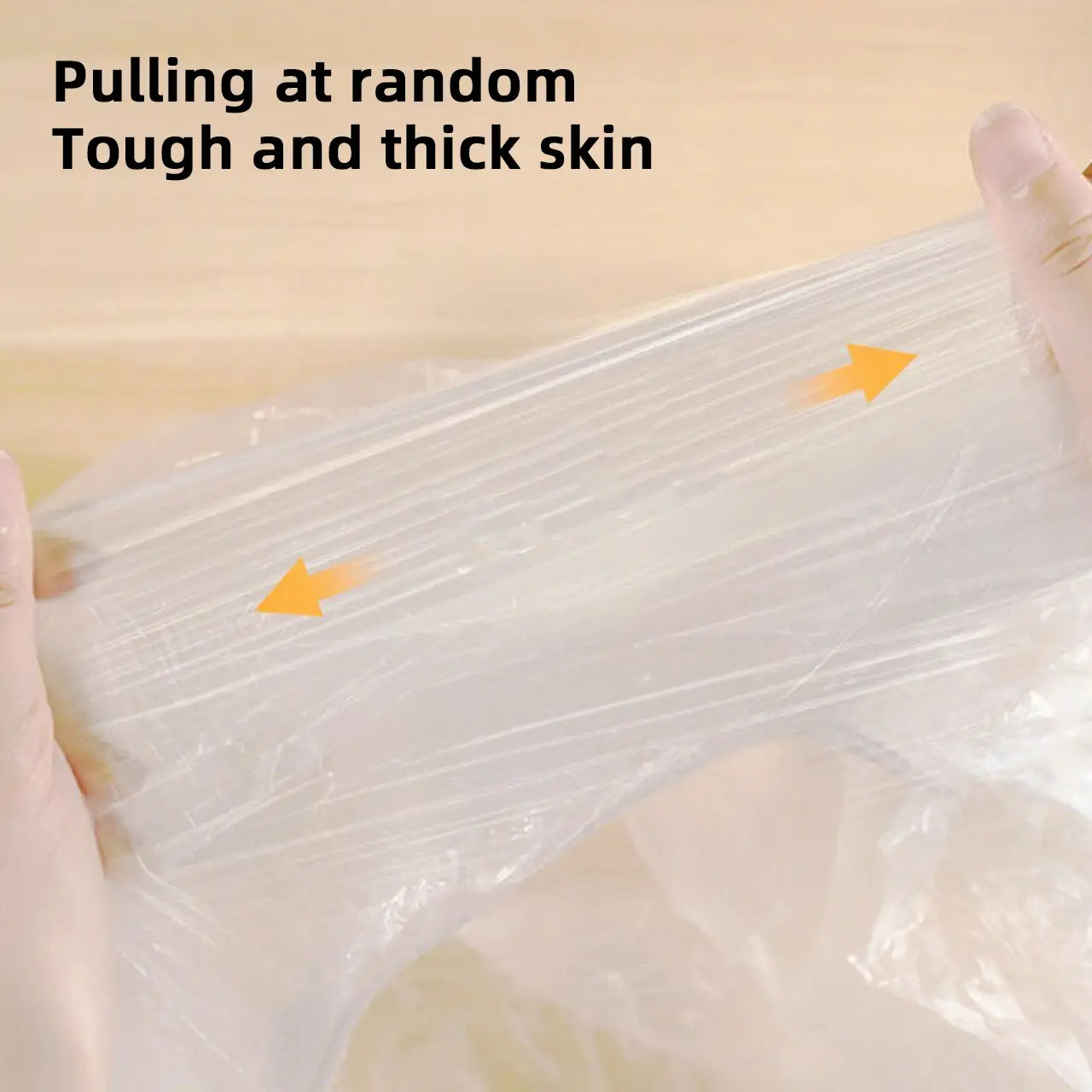 Housse de protection transparente en plastique pour meubles fabriquée à partir d’une feuille de plastique robuste et épaisse, tirée afin de démontrer sa durabilité.
