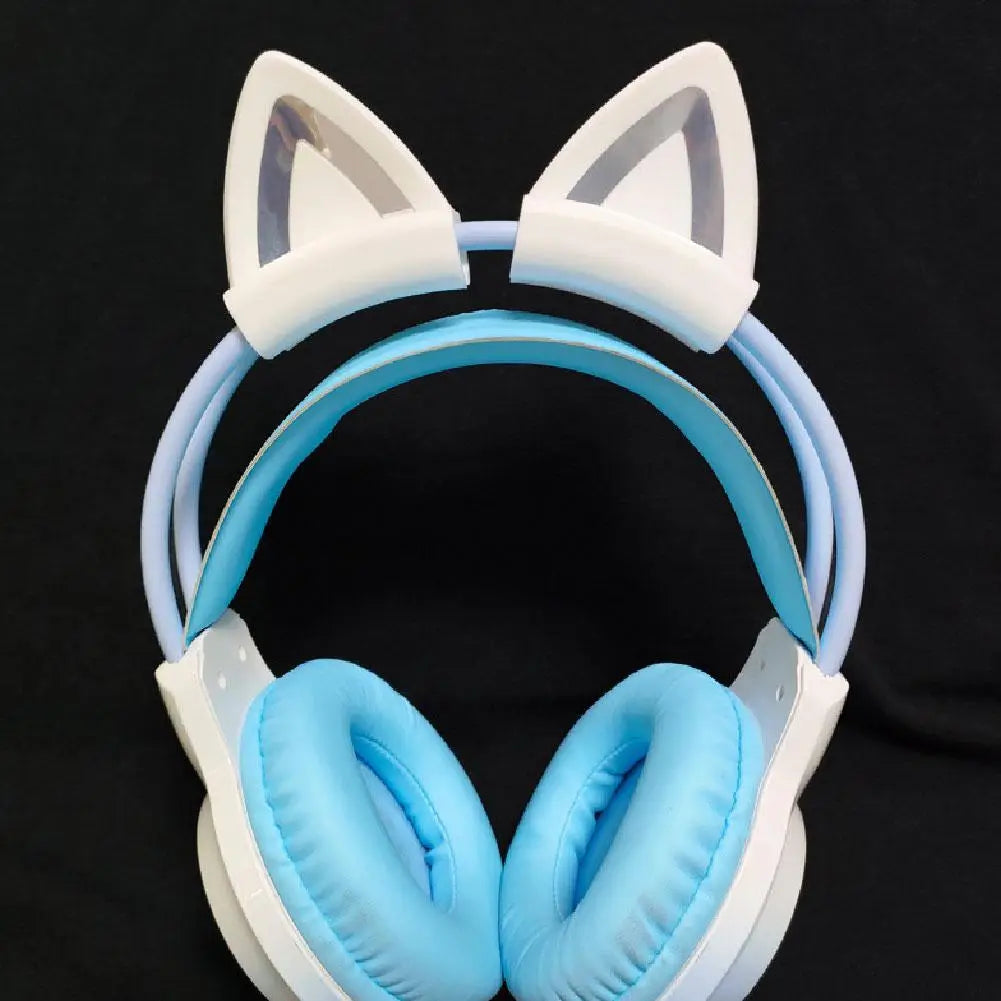 Attaches pour casque avec oreilles de chat en silicone bleu clair et blanc, avec des oreillettes rembourrées souples pour un confort accru.