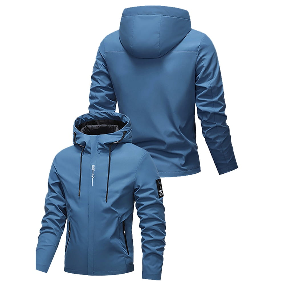 Chaqueta impermeable con capucha para hombre para actividades al aire libre, con material impermeable azul, tiradores de cremallera negros y un logotipo pequeño en el pecho.